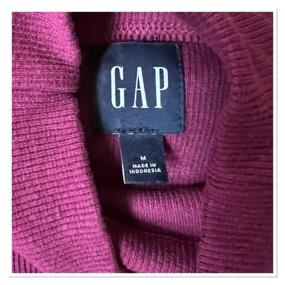 GAP Rib Cutout Top - Picture 4 of 8